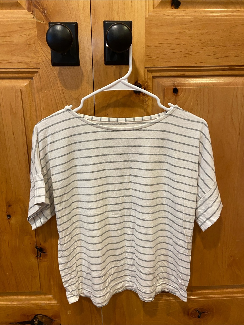 Albion Women's Short-Sleeve Striped Tee in White and Light Gray